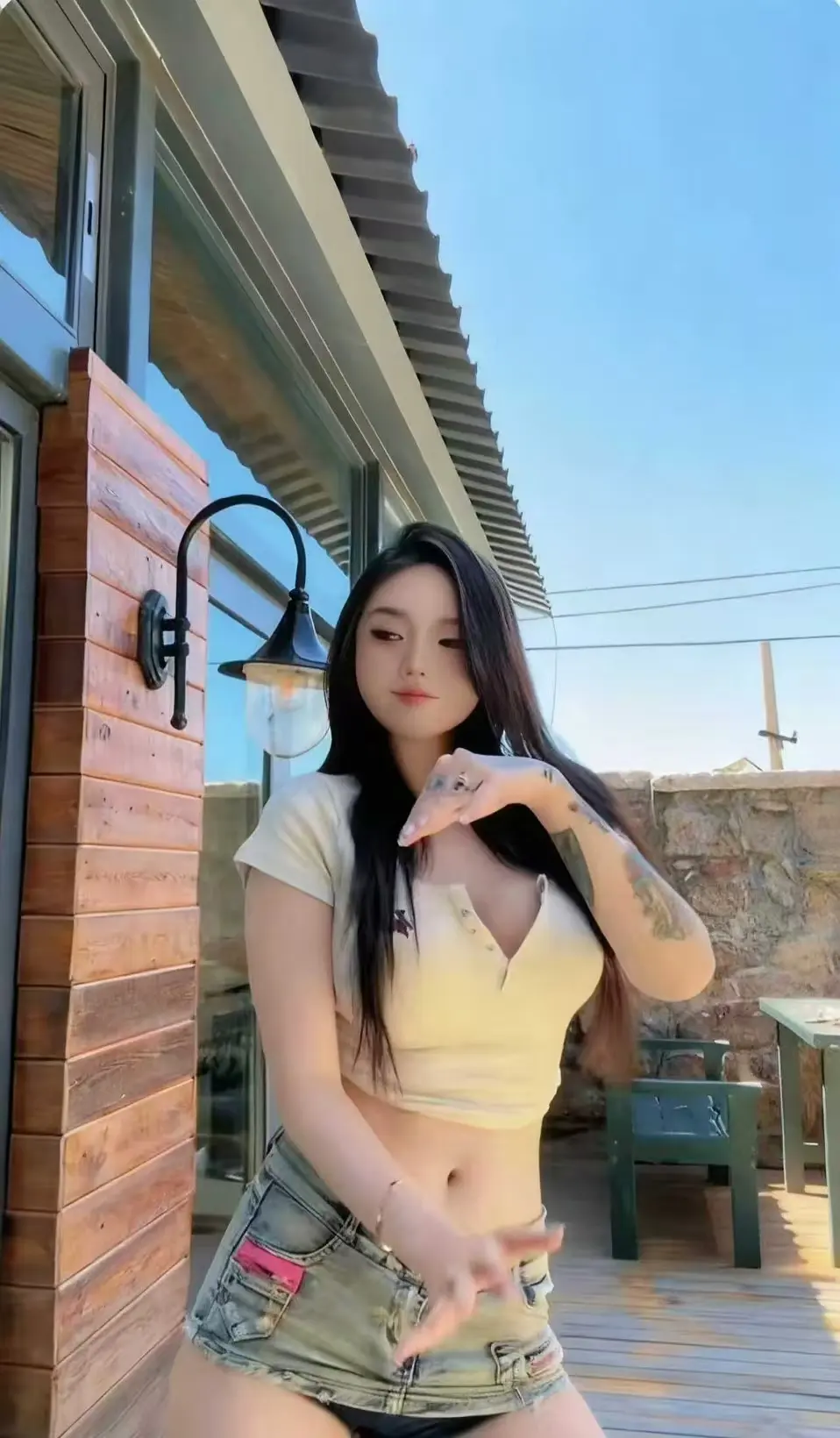 《Meena 成美男》高清全集中文版免费在线看-未删减版本资源全开放-网盘备份无广告插播-一次看遍Meena成美男